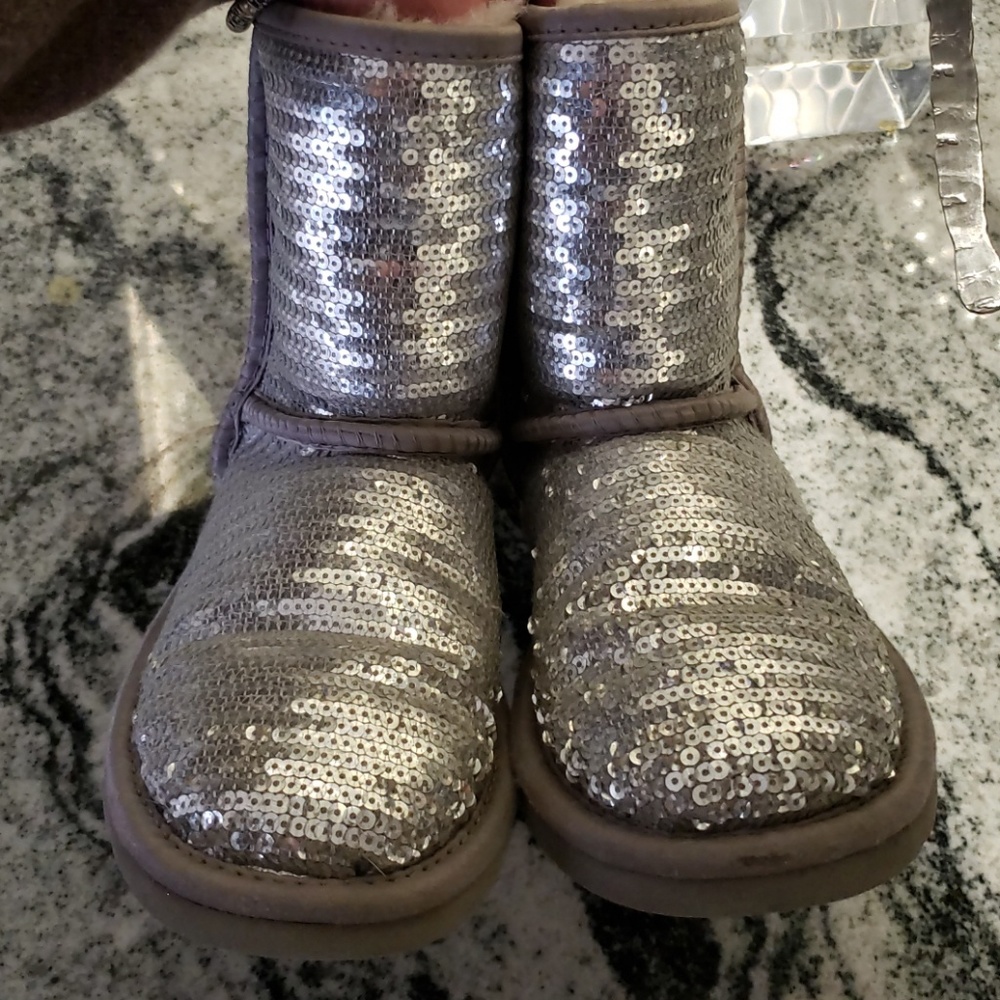 Ugg Australia Classic Short Sparkles Sequin Boot. - Picture 6 of 7